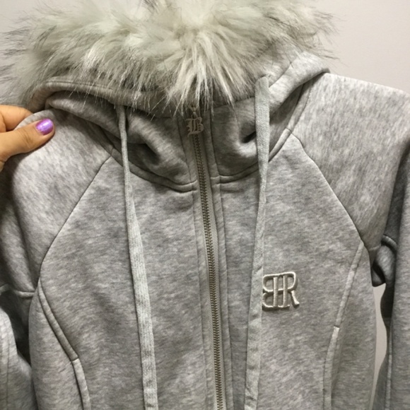 Athleisure Grey Sweater with Detachable Fur - Picture 3 of 3